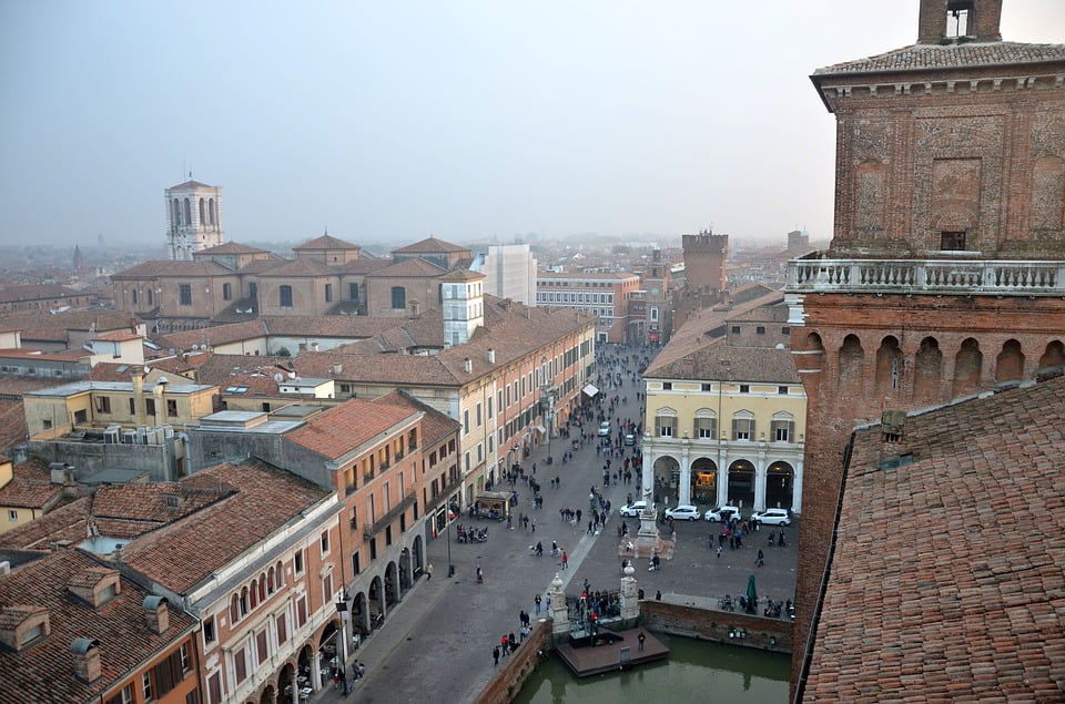 La cercana Ferrara
